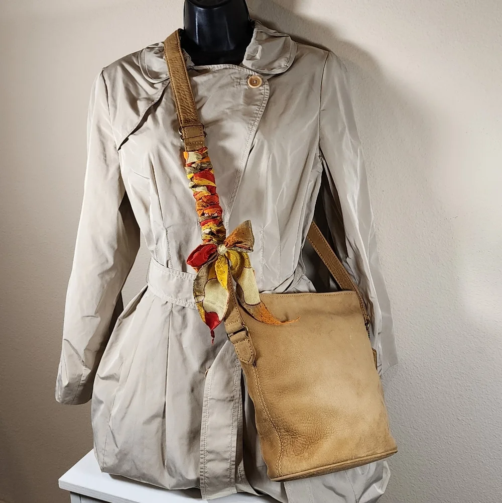Vintage Coach Small Bucket Zip In Nubuc #4933 - Picture 15 of 17